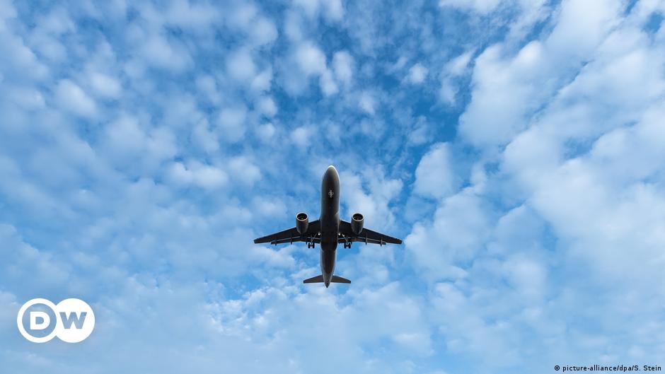 COVID pandemic still crippling air travel, IATA warns | DW | 07.04.2021