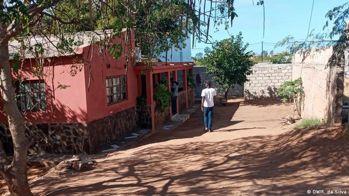 Moradia precária na cintura verde de Maputo, em Moçambique