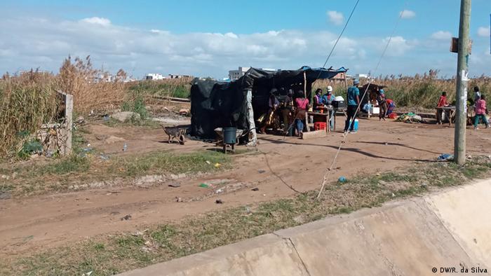 Residências precárias na cintura verde de Maputo, em Moçambique