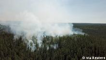 10.7.2020, Sibirien, Russland, An aerial view shows smoke rising from a forest fire burning in Krasnoyarsk region, Russia, in this still image taken from undated handout video obtained by Reuters July 10, 2020. The Aerial Forest Protection Service/Handout via REUTERS ATTENTION EDITORS - THIS IMAGE WAS PROVIDED BY A THIRD PARTY. NO RESALES. NO ARCHIVES. MANDATORY CREDIT