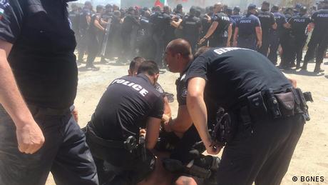 Наказани полицаи заради насилие в България почти няма А най сръчните