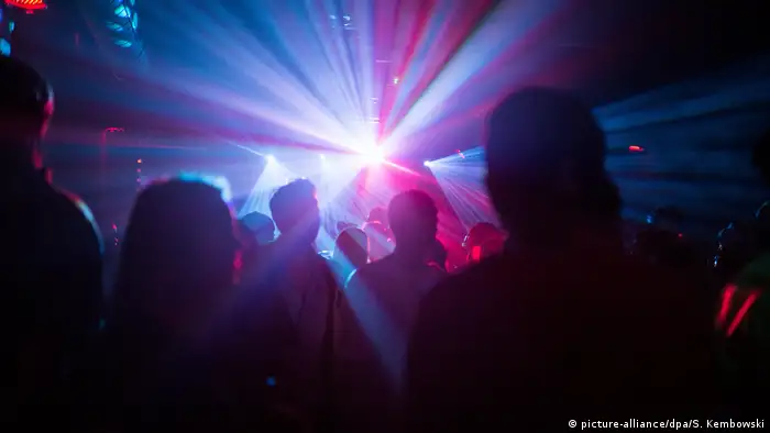 Berlin Menschen feiern in einem Club