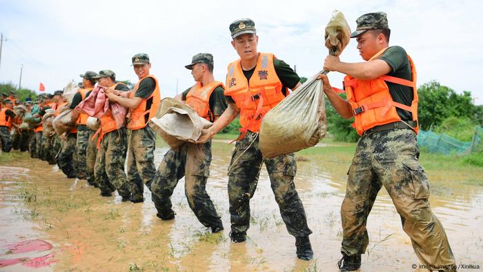 China Floods Over 140 Dead As Yangtze River Bursts Banks News Dw 13 07 2020