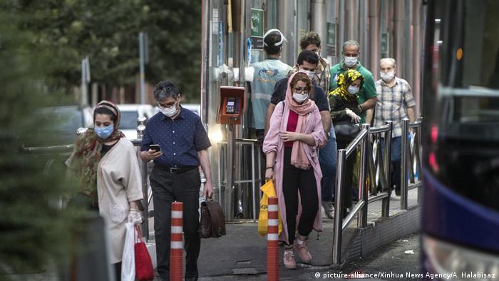 Iran | Coronakrise in Teheran (picture-alliance/Xinhua News Agency/A. Halabisaz)