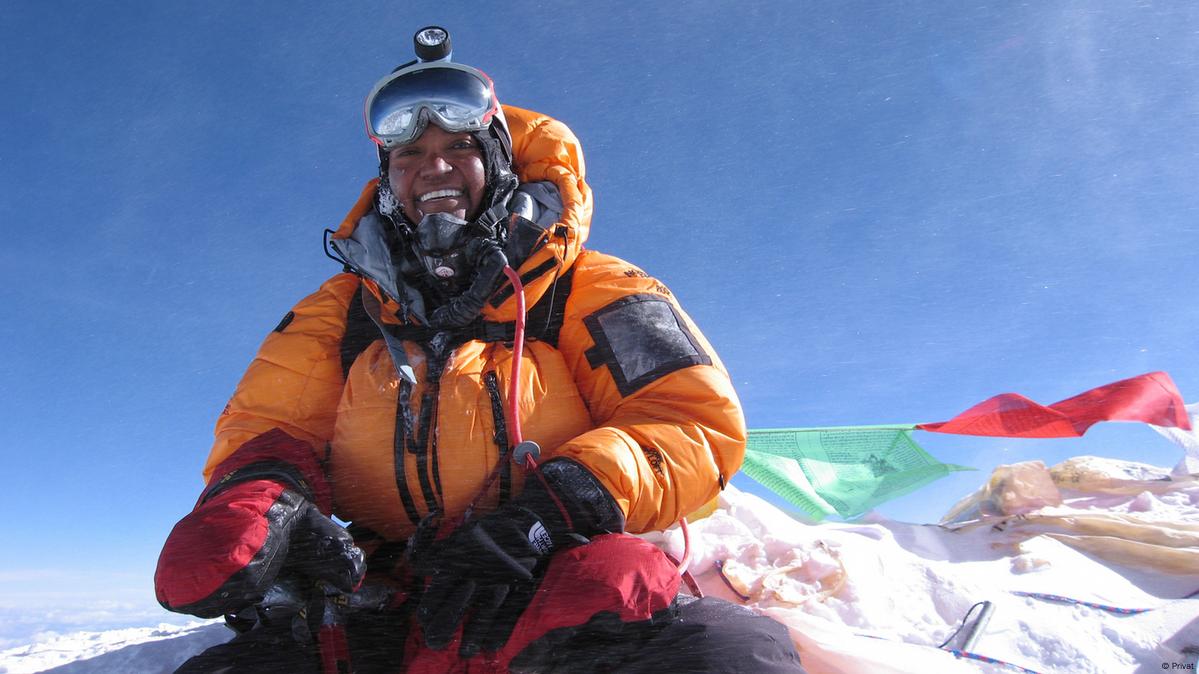 Sophia Danenberg: First Black woman to climb Everest – DW – 07/17/2020