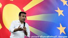 (200709) -- PRILEP, July 9, 2020 (Xinhua) -- Former prime minister and leader of the Social Democratic Union of Macedonia Zoran Zaev delivers a speech at an election rally held in Prilep, North Macedonia on July 8, 2020.
Early parliamentary elections of North Macedonia are scheduled to be held on July 15. (Photo by Tomislav Georgiev/Xinhua) | Keine Weitergabe an Wiederverkäufer.