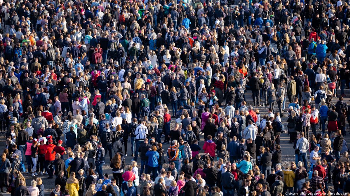 جمعیت جهان به مرز ۸ میلیارد نفر رسید DW ۱۴۰۱/۸/۲۳