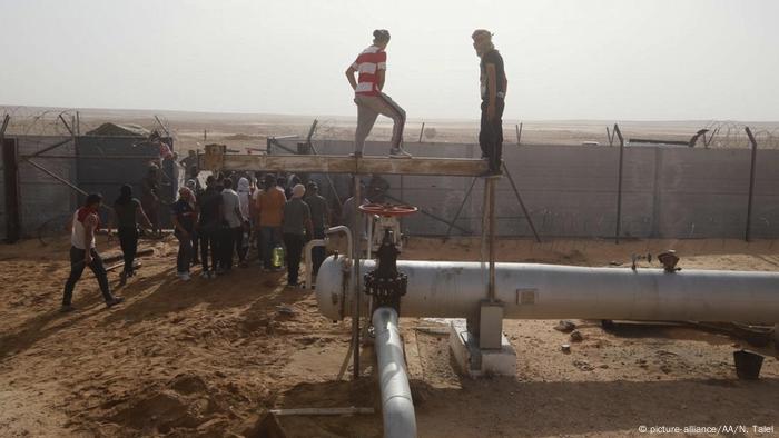 Les blocages font des émules dans le sud de la Tunisie (ici, le blocage d'un site dans la région de Tataouine, en juillet 2020) Les blocages font des émules dans le sud de la Tunisie (ici, le blocage d'un site dans la région de Tataouine, en juillet 2020)