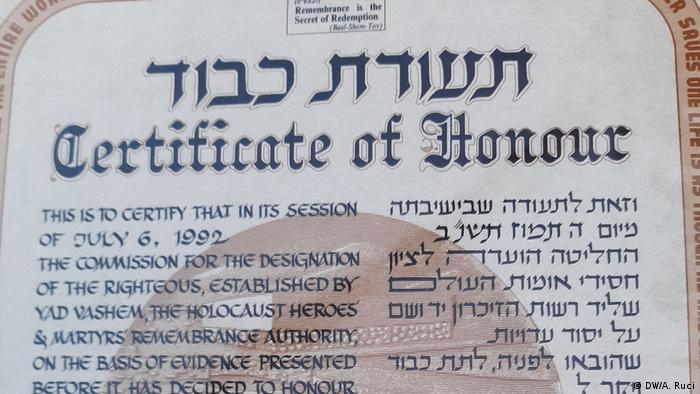 Albanien Tirana | Holocaust Denkmal zu ehren Albanischen Menschen die Juden vor den Nazis beschützt haben (DW/A. Ruci)