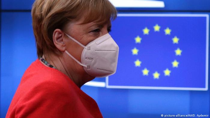  Angela Merkel (sa maskom na slici) uložila sve snage da samit uspije