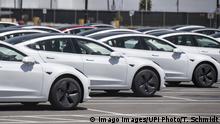  Cars sit on a Tesla parking lot in Fremont, California on Sunday, May 10, 2020. Shelter in place orders because of coronavirus have closed Fremont plant. In a series of tweets Saturday, Tesla CEO Elon Musk threatened to move the company s headquarters to Texas or Nevada, where shelter-in-place rules are less restrictive. PUBLICATIONxINxGERxSUIxAUTxHUNxONLY SXP2020051018 TERRYxSCHMITT