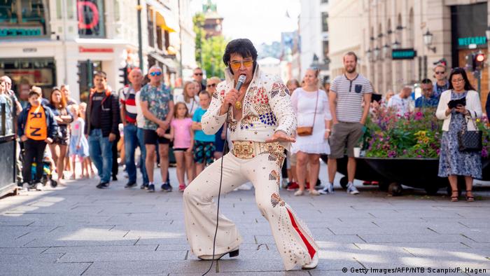 BdTD | Norwegen Oslo | Kjell Elvis versucht den längsten Elvis Presley Gesang Marathon zu gewinnen