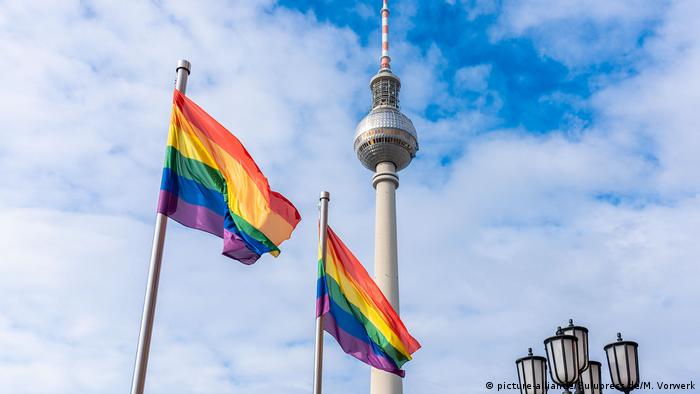 Zastave u duginim bojama u Berlinu