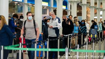 καραντίνα για τους βρετανούς τουρίστες