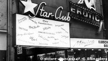 Aussenansicht des legendären Star-Clubs auf der Großen Freiheit in Hamburg vor Beginn eines Konzerts im Jahre 1964. Im Star-Club auf St.Pauli gastierten viele weltberühmte Musiker, vor allem aber die drei Gastspiele der Beatles im Jahre 1962 machten den Club weltberühmt. Geschlossen wurde der Star-Club am 31.12.1969. | Verwendung weltweit