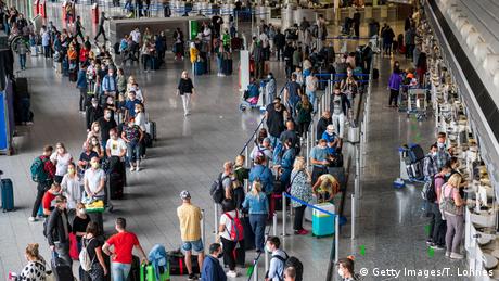 Deutschland | Gesundheitsminister Spahn | Corona-Testpflicht für Rückkehrer aus Risikogebieten (Getty Images/T. Lohnes)