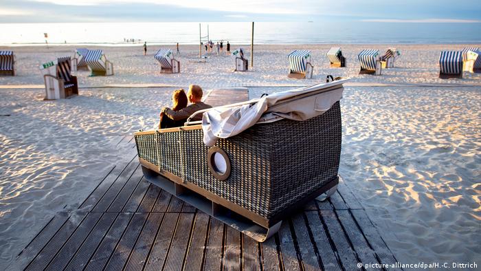 Ночевка в корзине начинается с романтического заката