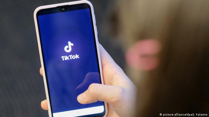 Mobile App TikTok (picture-alliance/dpa/J. Kalaene)