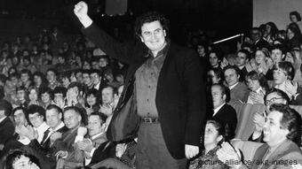 Ο Θεοδωράκης στο Ανατολικό Βερολίνο το 1980 προσκεκλημένος στο Φεστιβάλ Πολιτικού Τραγουδιού