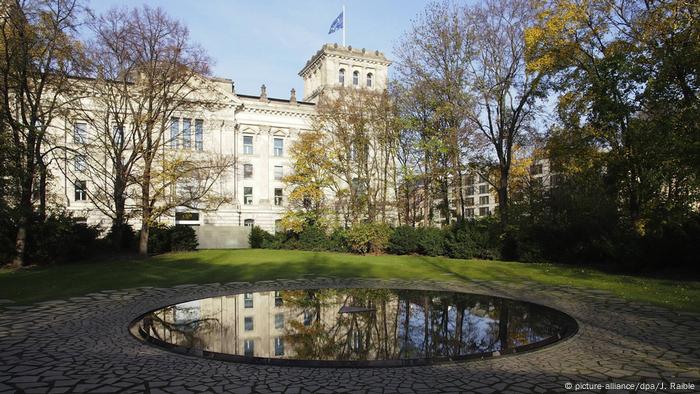 Deutschland Berlin | Ermordete Sinti und Roma | Denkmal