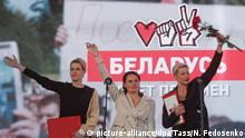 30.07.2020, Belarus, Minsk: MINSK, BELARUS - JULY 30, 2020: The wife of former presidential candidate Valery Tsepkalo, Veronika Tsepkalo, presidential candidate Svetlana Tikhanovskaya and Maria Kolesnikova (L-R), a representative of Viktor Babariko's campaign office, take part in a campaign rally supporting presidential candidate Svetlana Tikhanovskaya. Nataliya Fedosenko/TASS Foto: Nataliya Fedosenko/TASS/dpa |