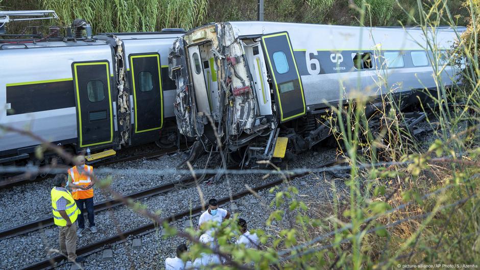 portugal s fastest train involved in deadly crash news dw 31 07 2020 fastest train involved in deadly crash