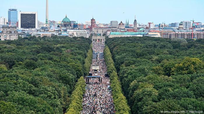 Berlin I Proteste gegen Corona-Auflagen