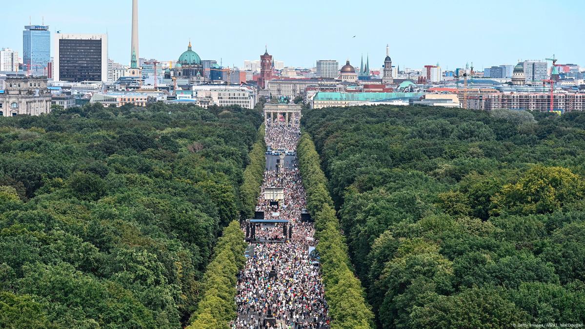 На демонстрациях в Берлине пострадали 45 полицейских – DW – 02.08.2020