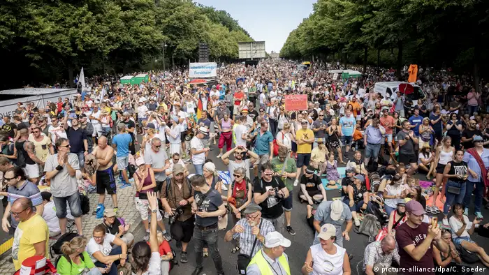 Deutschland Demonstration gegen Corona-Maßnahmen in Berlin