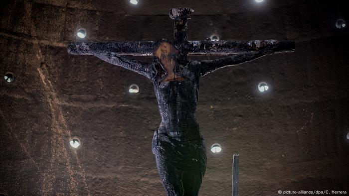 Seguidores de Daniel Ortega atacaron la catedral de Managua y destruyeron varias piezas religiosas. Imagen del 31 de julio de 2020