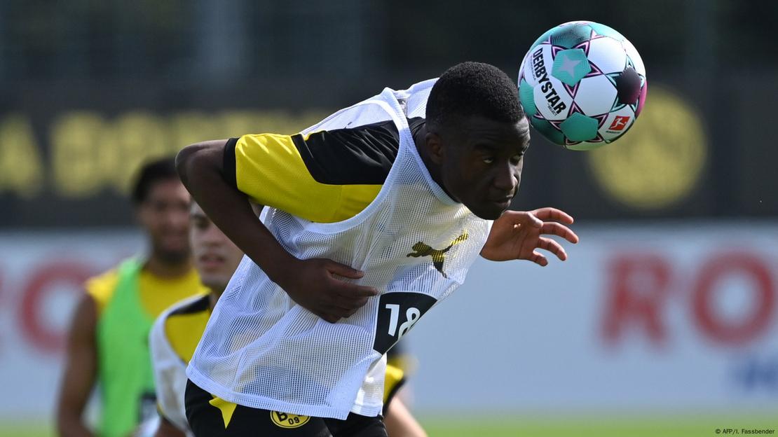 Luta contra o racismo: jogadores de Union Berlim e Schalke 04