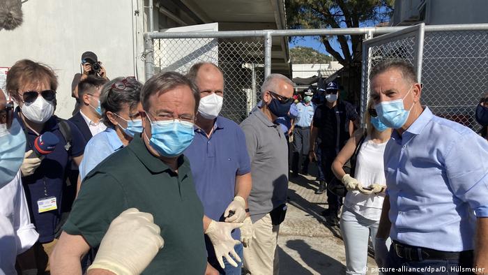 Armin Laschet visting the Moria refugee camp (picture-alliance/dpa/D. Hülsmeier)