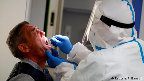 Deutschland Coronavirus - Covid-19 Test in Berlin (Reuters/F. Bensch)