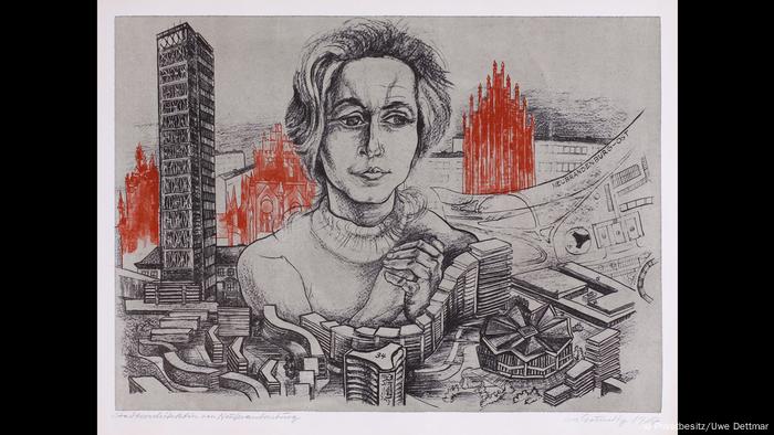 Die Architektin Iris Dullin-Grund inmitten ihre Projekte (Privatbesitz/Uwe Dettmar)