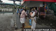 People wearing face masks to protect from the new coronavirus as they wait for bus transport in Kochi, Kerala state, India, Monday, June 1, 2020. More states opened up and crowds of commuters trickled on the roads in many cities as India's three-phase plan to lift the virus lockdown kick started Monday amidst an upward trend in new infections and fatalities due to COVID-19. (AP Photo/ R S Iyer) |
