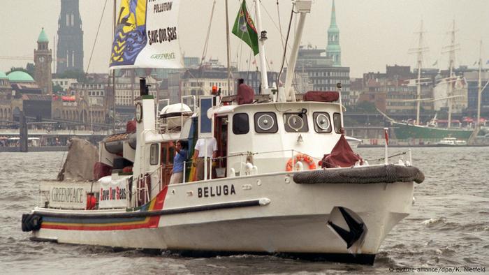 Deutschland Wasserqualität des Rheins | Greenpeace-Schiff Beluga