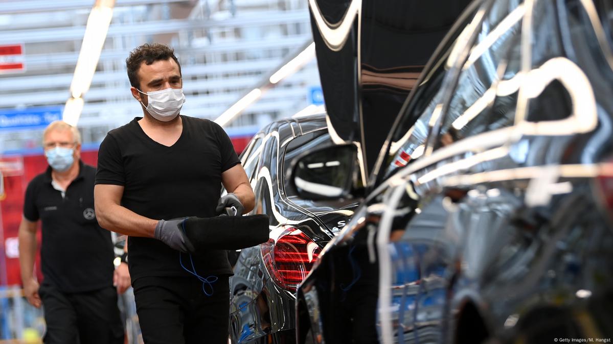 Germany's car industry asks for coronavirus stimulus – DW – 09/08/2020