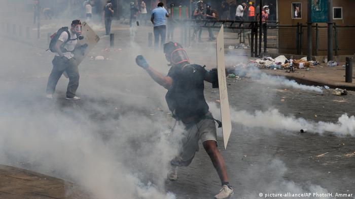 Libanon | Explosion in Beirut | Proteste gegen Regierung (picture-alliance/AP Photo/H. Ammar)