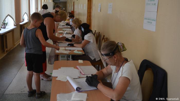 Одна из участковых избирательных комиссий в Беларуси