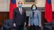 USA Taiwan | US-Gesundheitsminister und Menschenrechtsdienst Alex Azar (L) und Präsident Tsai Ing-wen (R) USA Taiwan | US-Gesundheitsminister und Menschenrechtsdienst Alex Azar (L) und Präsident Tsai Ing-wen (R)