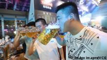 QINGDAO, CHINA - JULY 31: Visitors enjoy themselves during the 30th Qingdao International Beer Festival at Gold Sand Beach Beer Square on July 31, 2020 in Qingdao, Shandong Province of China. PUBLICATIONxINxGERxSUIxAUTxHUNxONLY Copyright: xVCGx CFP111293639071