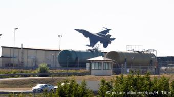 Avion amerikan F-16 mbi aeroportin ushtarak Spangdahlem në Rheinland-Pfalz