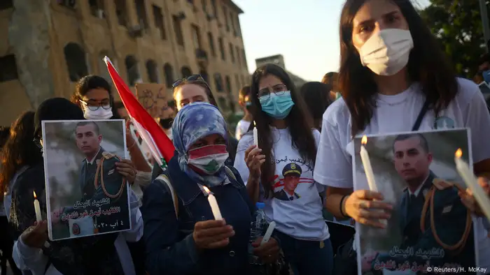 Libanon Mahnwache für Opfer der Explosion in Beirut