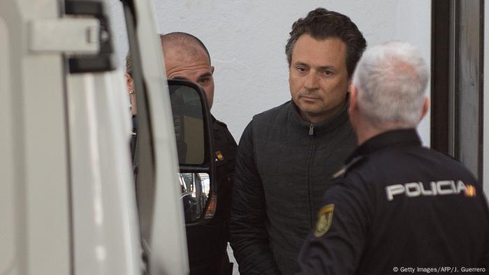 El ex director general de la paraestatal Pemex, Emilio Lozoya, al ser detenido en España en Marbella en febrero pasado. 