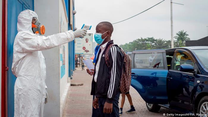 ДР Конго: без вимірювання температури тіла не пустять на уроки