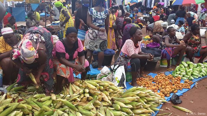 Covid 19 Desconfinamento E Compreensivel Mas Preocupa Autoridades Guineenses Noticias Dw 13 08 2020