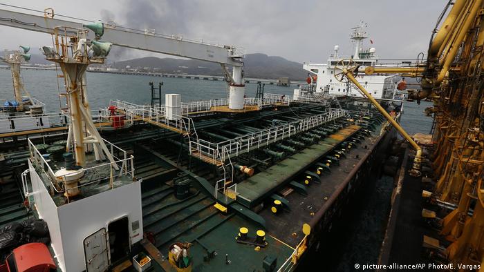 معاملات نفتی ایران و ونزوئلا؛ تصویر مربوط به تانکر نفتی فورچون ایران در بندر ال پالیتوی ونزوئلا است