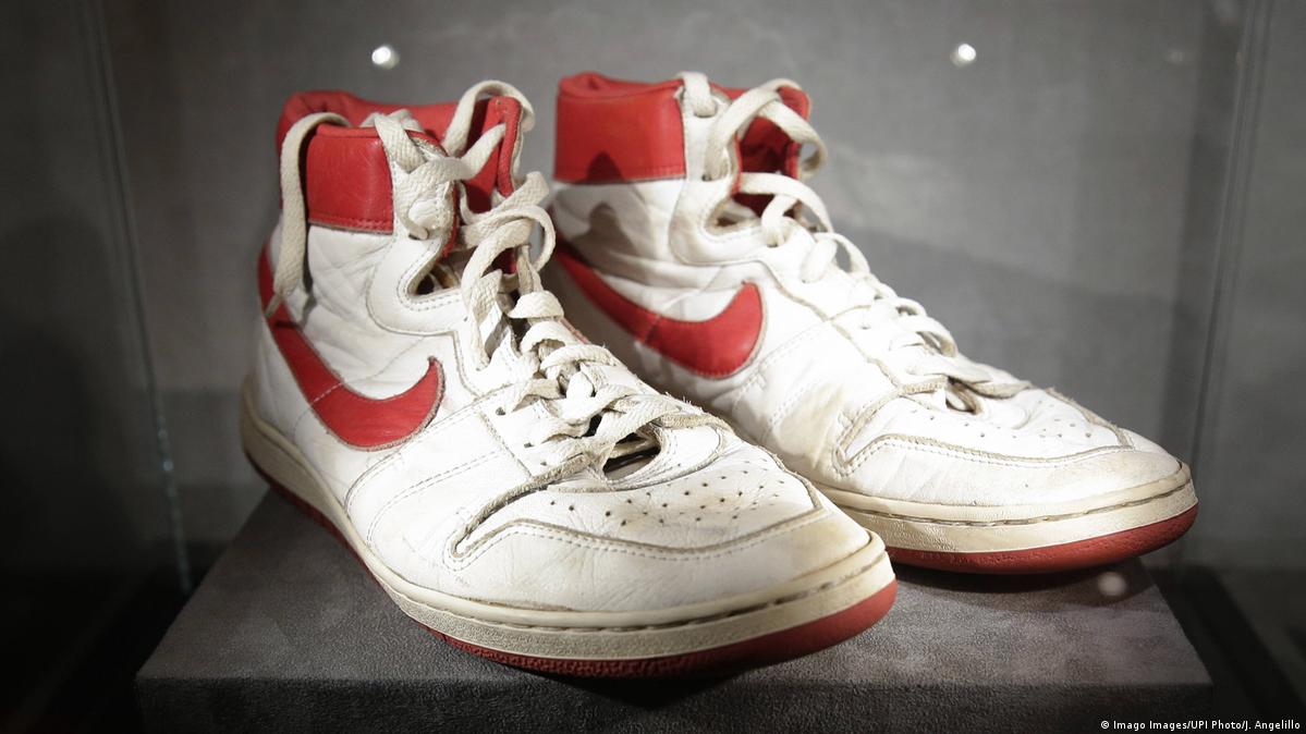 Michael Jordan's NBA shoes from 1984 go to auction - ESPN