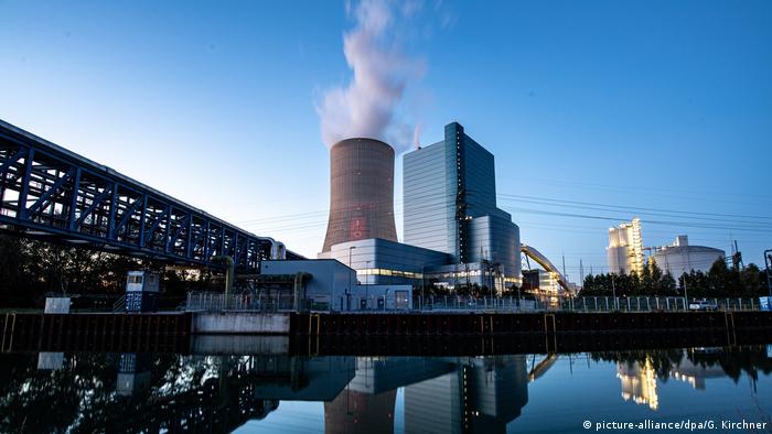 Kraftwerk, das Treibhausgase ausstößt