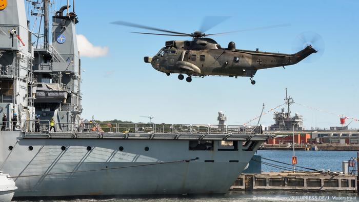 Kiel | Mk 41 Seaking 89+52 startet von Deck des Tenders A 512 Mosel